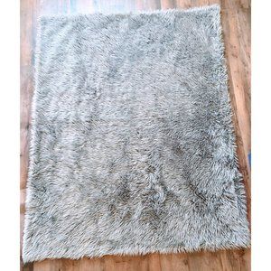 Super soft large furry throw blanket